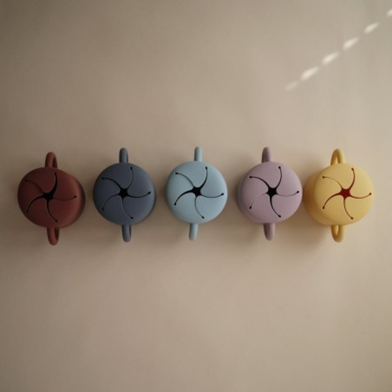 Copo para snacks de silicone da Mushie